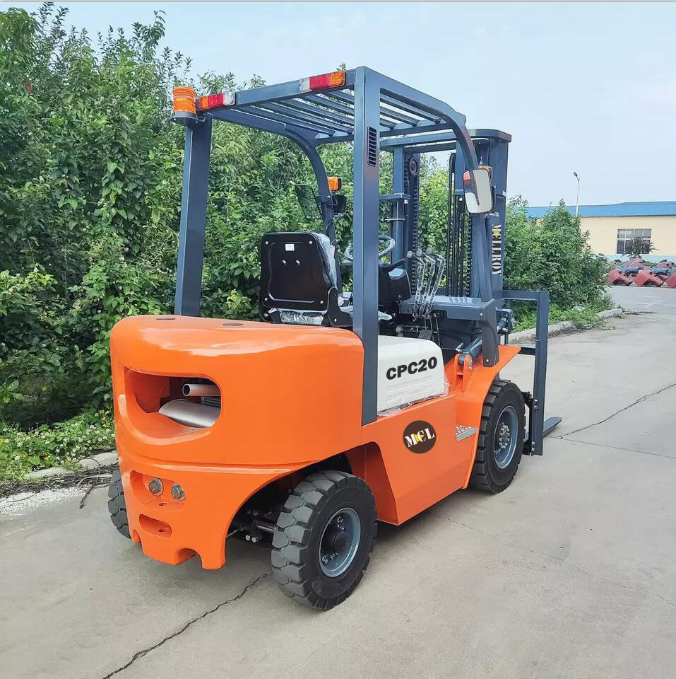 FD20 Diesel Powered Forklift Mini 3000mm Lift Height For Small Rough Terrain
