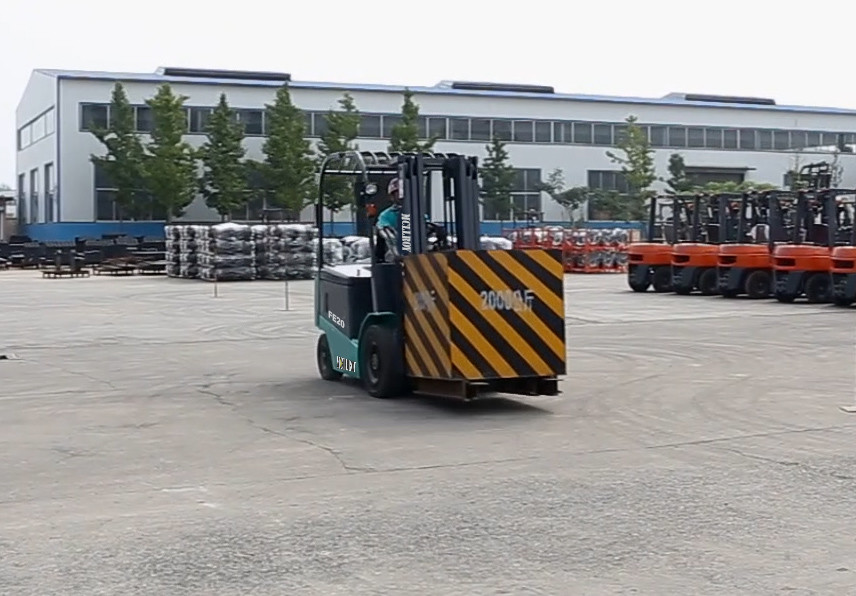 2000KG Load Capacity Electric Powered Forklift 2 Mast Stage 3000mm Lifting Height 48V 600Ah Battery
